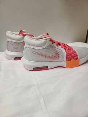 Nike White & Pink Low-Top Trainers